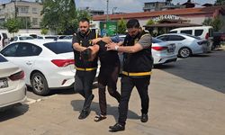 Çarşaf giyip, maymuncukla kapısını açtıkları evden altın ve para çaldılar