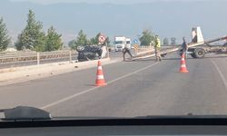 Devrilen otomobildeki 2 kişi yaralandı