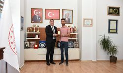 Görevden ayrılan başhekimlere teşekkür plaketi