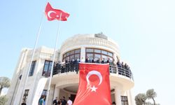 Hatay'ın anavatana katılışının yıldönümünde Atatürk Anıtı'na çelenk sunuldu