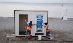 Konyaaltı Sahili'nde 7/24 temizlik mesaisi
