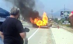 Kozan'da otomobil yandı