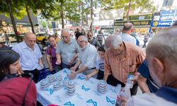 Mersin'de vatandaşlara aşure ikramı