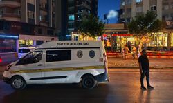 Motosikletli şüpheliler kebapçıya silahla saldırdı: 4 yaralı