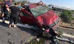 Otomobil bariyerlere çarptı; 1'i çocuk, 5 yaralı