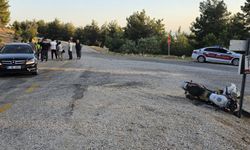 Otomobil ile çarpışan motosikletteki 2 kişi yaralandı