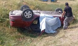 Otomobil şarampole devrildi: 1 ölü, 2 yaralı