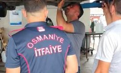 Otomobilin motor bölümüne sıkışan yavru kedi kurtarıldı