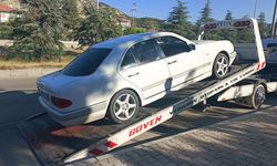Plakasındaki harfleri bantlayan sürücüye ceza