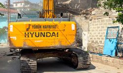 Riskli yapı yıkıldı