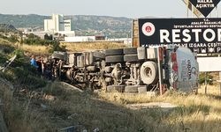 Şarampole devrilen tankerin şoförü yaralandı