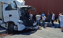 TIR'lar çarpıştı: 1 yaralı