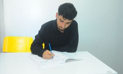 Depremzede Hasan, boş konteynerde hazırlandığı YKS'de Türkiye 434'üncüsü oldu