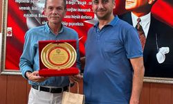 Emekliye ayrılan lise müdürüne veda programı