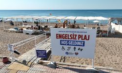 Engelsiz plajda denize kolay ulaşım