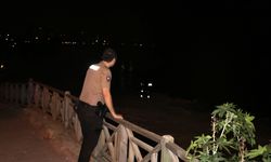 Falezlerde oturan kadın ekipleri alarma geçirdi