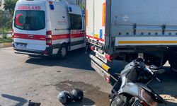 Kamyona çarpan motosikletin sürücüsü yaralandı