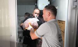 Kepez'de gıda deposuna denetim; 152 kilo et ve 20 bidon turşuya el konuldu