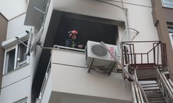 Klimadan çıkan yangında daire kullanılamaz hale geldi