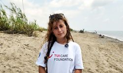 Kumsalda yakılan ateş, denize ulaşmaya çalışan yavru carettanın ölümüne neden oldu