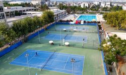 Mersin'de 30 Ağustos coşkusu tenis kortlarına taşındı