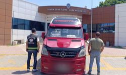 Mersin'de ters şeritte ilerleyen dolmuş şoförünün ehliyetine el konuldu