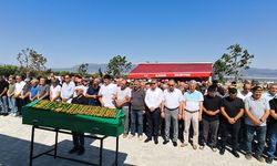 Motosikletle kamyonete çarpan sürücü hayatını kaybetti