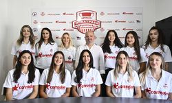 Muratpaşa'nın Sultanları yeni sezon için sözleşmelerini imzaladı