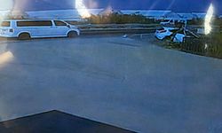 Otomobilin dereye uçtuğu kaza kamerada