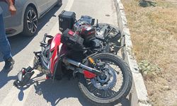 Otomobille çarpışan motosikletin sürücüsü yaralandı