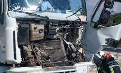 TIR kabininde sıkışan şoförü itfaiye kurtardı