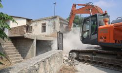 Toroslar'da metruk binalar yıkılıyor