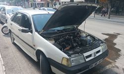 Yedek su deposu patlayan otomobil hasar gördü
