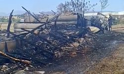 Anız yangınında alevler ağıllara sıçradı; 4 bin saman balyası ile 4 ton fenni gübre yandı