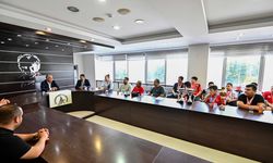 Başkan Uysal, güreşçilerle bir araya geldi