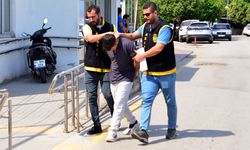 Birlikte içki içtiği çocukluk arkadaşını bıçaklayarak öldürdü