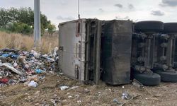 Devrilen TIR'ın şoförü yaralandı