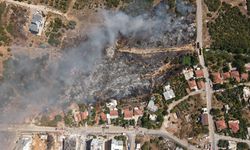 Evinin yandığını sanıp gözyaşı döken kadını komşuları teselli etti