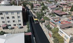 Kahramanmaraş Büyükşehir Belediyesi, 19 farklı noktada asfalt mesaisi yapıyor