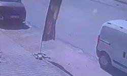 Kamyonetin, otomobile çarptığı kaza kamerada; 2 yaralı
