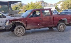 Kamyonetle çarpışan otomobil takla attı