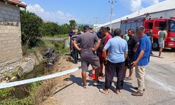 Kanala devrilen traktörün sürücüsü öldü