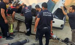 Kazada otomobilde sıkışanları itfaiye kurtardı