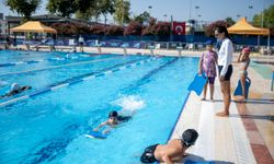 Mersin'de 4 bin 200 kişi ücretsiz kurslarda yüzme öğrendi
