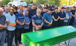 Otomobil ile çarpışan motosikletin sürücüsü öldü; kaza kamerada (2)