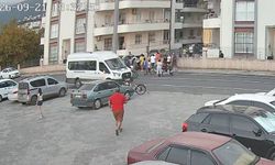 Sürücüsünün geri manevra yaptığı otomobilin altında kalan çocuk ağır yaralandı