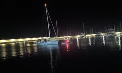 Sürüklenen yelkenli tekneyi, Sahil Güvenlik marinaya yanaştırdı