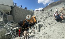 Taş ocağında devrilen iş makinesinin operatörü öldü