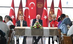 Vali Serdengeçti, koruyucu aileler ve çocuklarıyla bir araya geldi