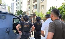 Yakalanacağını anlayan şüpheli, elinde el bombası ile kendisini eve kilitledi